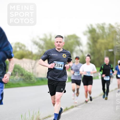 07.04.2024 - 43. Internationalen Wilhelmsburger Insellauf Dr. Thomas Lammeyer http://msf.ph/oto/6039195 07.04.2024 10:30:46 Laufen 2354, 6 meine-sportfotos.de