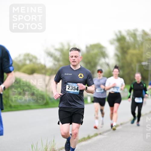 07.04.2024 - 43. Internationalen Wilhelmsburger Insellauf Dr. Thomas Lammeyer http://msf.ph/oto/6039196 07.04.2024 10:30:46 Laufen 2354 meine-sportfotos.de