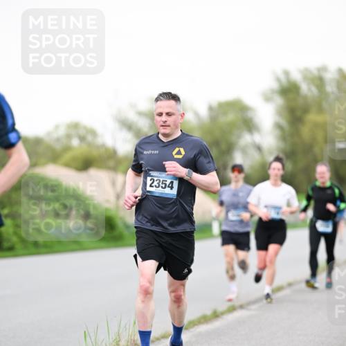 07.04.2024 - 43. Internationalen Wilhelmsburger Insellauf Dr. Thomas Lammeyer http://msf.ph/oto/6039197 07.04.2024 10:30:46 Laufen 2354 meine-sportfotos.de