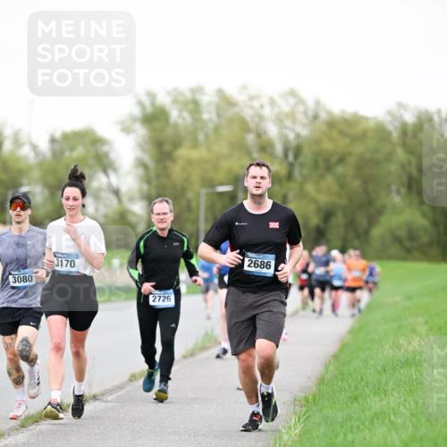 07.04.2024 - 43. Internationalen Wilhelmsburger Insellauf Dr. Thomas Lammeyer http://msf.ph/oto/6039204 07.04.2024 10:30:48 Laufen 3170, 3080, 2726, 2686 meine-sportfotos.de