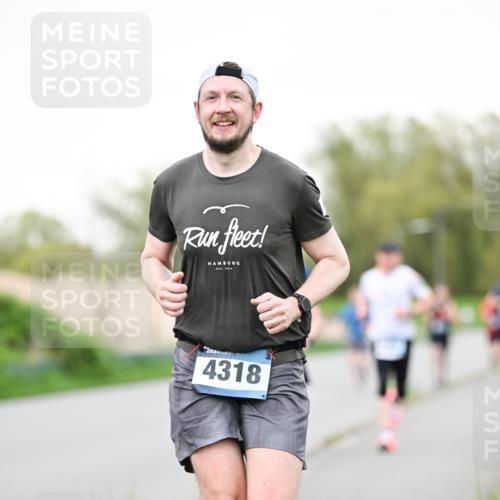 07.04.2024 - 43. Internationalen Wilhelmsburger Insellauf Dr. Thomas Lammeyer http://msf.ph/oto/6039230 07.04.2024 10:30:53 Laufen 4318 meine-sportfotos.de