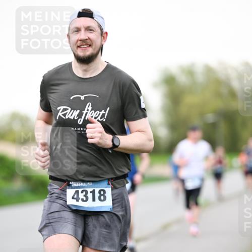 07.04.2024 - 43. Internationalen Wilhelmsburger Insellauf Dr. Thomas Lammeyer http://msf.ph/oto/6039233 07.04.2024 10:30:53 Laufen 201, 43, 4318 meine-sportfotos.de
