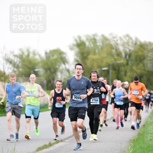 07.04.2024 - 43. Internationalen Wilhelmsburger Insellauf Dr. Thomas Lammeyer http://msf.ph/oto/6039266 07.04.2024 10:31:01 Laufen 2470, 2471, 3713, 3059, 3766 meine-sportfotos.de