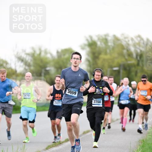 07.04.2024 - 43. Internationalen Wilhelmsburger Insellauf Dr. Thomas Lammeyer http://msf.ph/oto/6039272 07.04.2024 10:31:01 Laufen 2470, 2471, 3059, 4374, 3766 meine-sportfotos.de