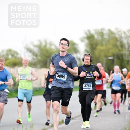 07.04.2024 - 43. Internationalen Wilhelmsburger Insellauf Dr. Thomas Lammeyer http://msf.ph/oto/6039276 07.04.2024 10:31:02 Laufen 2470, 3059, 3766 meine-sportfotos.de
