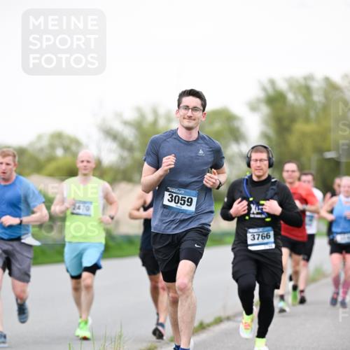 07.04.2024 - 43. Internationalen Wilhelmsburger Insellauf Dr. Thomas Lammeyer http://msf.ph/oto/6039278 07.04.2024 10:31:02 Laufen 2470, 3059, 3766 meine-sportfotos.de
