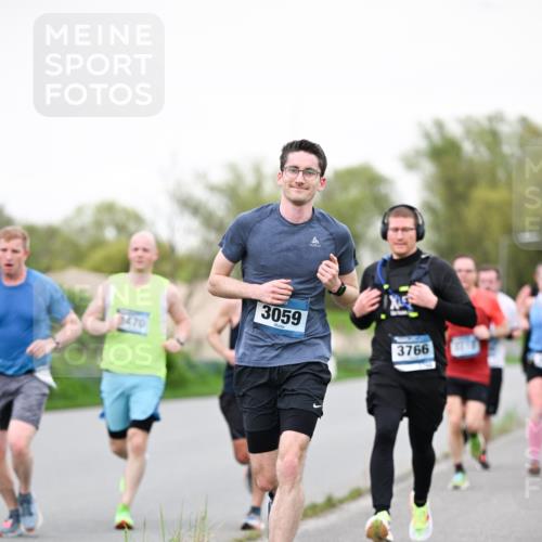 07.04.2024 - 43. Internationalen Wilhelmsburger Insellauf Dr. Thomas Lammeyer http://msf.ph/oto/6039279 07.04.2024 10:31:02 Laufen 3059, 3470, 3766 meine-sportfotos.de