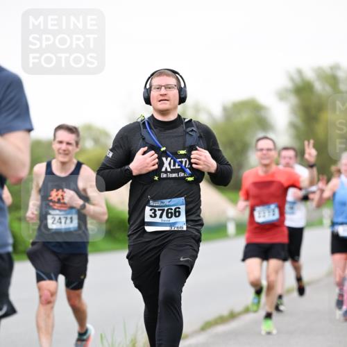 07.04.2024 - 43. Internationalen Wilhelmsburger Insellauf Dr. Thomas Lammeyer http://msf.ph/oto/6039287 07.04.2024 10:31:04 Laufen 2471, 3766, 3766 meine-sportfotos.de