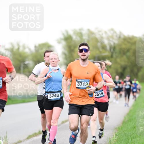 07.04.2024 - 43. Internationalen Wilhelmsburger Insellauf Dr. Thomas Lammeyer http://msf.ph/oto/6039295 07.04.2024 10:31:06 Laufen 3240, 3713, 2514 meine-sportfotos.de