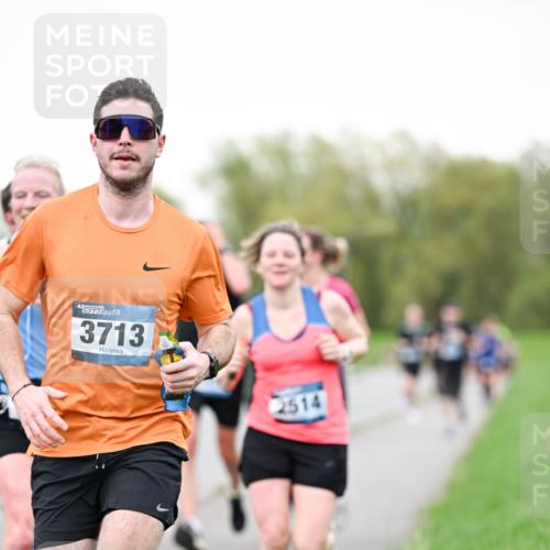 07.04.2024 - 43. Internationalen Wilhelmsburger Insellauf Dr. Thomas Lammeyer http://msf.ph/oto/6039303 07.04.2024 10:31:07 Laufen 43, 3713, 2514 meine-sportfotos.de