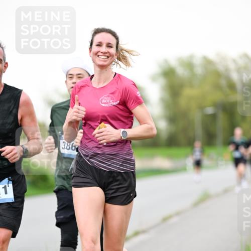 07.04.2024 - 43. Internationalen Wilhelmsburger Insellauf Dr. Thomas Lammeyer http://msf.ph/oto/6039318 07.04.2024 10:31:10 Laufen 11, 386 meine-sportfotos.de