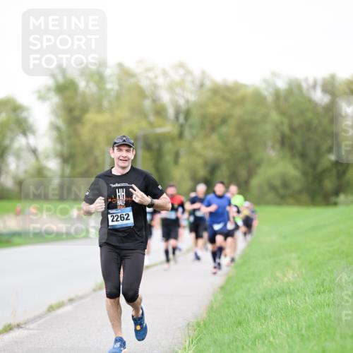 07.04.2024 - 43. Internationalen Wilhelmsburger Insellauf Dr. Thomas Lammeyer http://msf.ph/oto/6039326 07.04.2024 10:31:14 Laufen 2262 meine-sportfotos.de