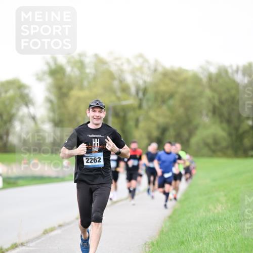 07.04.2024 - 43. Internationalen Wilhelmsburger Insellauf Dr. Thomas Lammeyer http://msf.ph/oto/6039327 07.04.2024 10:31:15 Laufen 2262 meine-sportfotos.de