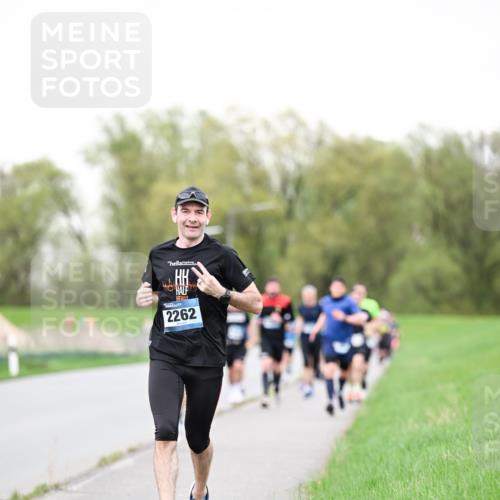 07.04.2024 - 43. Internationalen Wilhelmsburger Insellauf Dr. Thomas Lammeyer http://msf.ph/oto/6039329 07.04.2024 10:31:15 Laufen 2262 meine-sportfotos.de