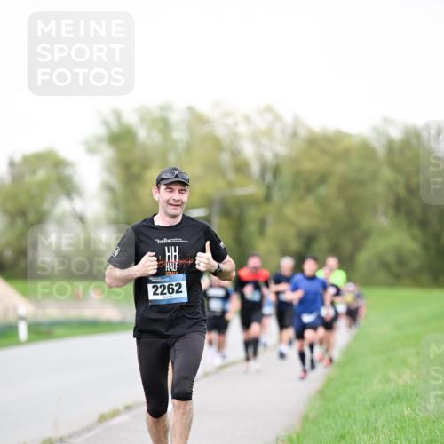 07.04.2024 - 43. Internationalen Wilhelmsburger Insellauf Dr. Thomas Lammeyer http://msf.ph/oto/6039331 07.04.2024 10:31:15 Laufen 2262 meine-sportfotos.de
