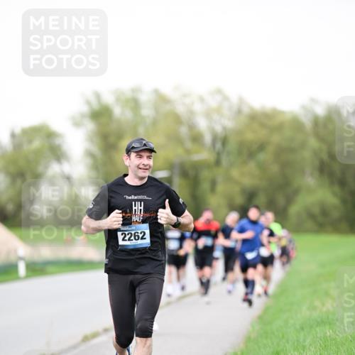 07.04.2024 - 43. Internationalen Wilhelmsburger Insellauf Dr. Thomas Lammeyer http://msf.ph/oto/6039332 07.04.2024 10:31:15 Laufen 2262 meine-sportfotos.de