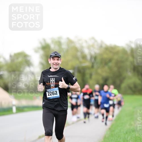 07.04.2024 - 43. Internationalen Wilhelmsburger Insellauf Dr. Thomas Lammeyer http://msf.ph/oto/6039334 07.04.2024 10:31:16 Laufen 2262 meine-sportfotos.de