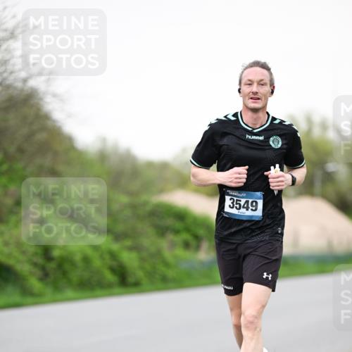 07.04.2024 - 43. Internationalen Wilhelmsburger Insellauf Dr. Thomas Lammeyer http://msf.ph/oto/6039349 07.04.2024 10:31:20 Laufen 3549 meine-sportfotos.de