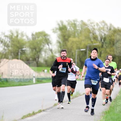 07.04.2024 - 43. Internationalen Wilhelmsburger Insellauf Dr. Thomas Lammeyer http://msf.ph/oto/6039353 07.04.2024 10:31:21 Laufen 962, 3498 meine-sportfotos.de