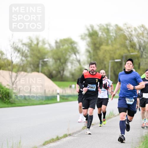 07.04.2024 - 43. Internationalen Wilhelmsburger Insellauf Dr. Thomas Lammeyer http://msf.ph/oto/6039354 07.04.2024 10:31:21 Laufen 2962, 3498 meine-sportfotos.de