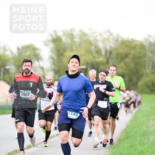 07.04.2024 - 43. Internationalen Wilhelmsburger Insellauf Dr. Thomas Lammeyer http://msf.ph/oto/6039358 07.04.2024 10:31:23 Laufen 7, 2962, 3458 meine-sportfotos.de
