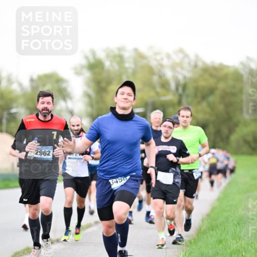 07.04.2024 - 43. Internationalen Wilhelmsburger Insellauf Dr. Thomas Lammeyer http://msf.ph/oto/6039359 07.04.2024 10:31:23 Laufen 2962, 3430 meine-sportfotos.de