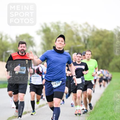 07.04.2024 - 43. Internationalen Wilhelmsburger Insellauf Dr. Thomas Lammeyer http://msf.ph/oto/6039360 07.04.2024 10:31:23 Laufen 962, 3458 meine-sportfotos.de