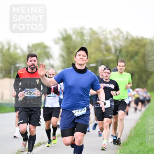 07.04.2024 - 43. Internationalen Wilhelmsburger Insellauf Dr. Thomas Lammeyer http://msf.ph/oto/6039361 07.04.2024 10:31:24 Laufen 7, 2962, 3458 meine-sportfotos.de