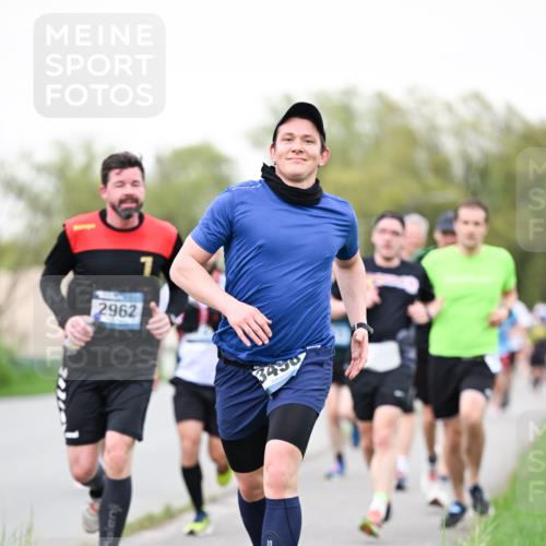 07.04.2024 - 43. Internationalen Wilhelmsburger Insellauf Dr. Thomas Lammeyer http://msf.ph/oto/6039365 07.04.2024 10:31:24 Laufen 2962, 3490 meine-sportfotos.de
