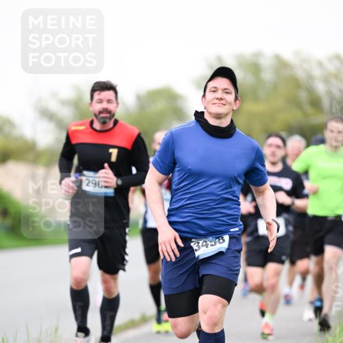 07.04.2024 - 43. Internationalen Wilhelmsburger Insellauf Dr. Thomas Lammeyer http://msf.ph/oto/6039366 07.04.2024 10:31:24 Laufen 296, 3436 meine-sportfotos.de