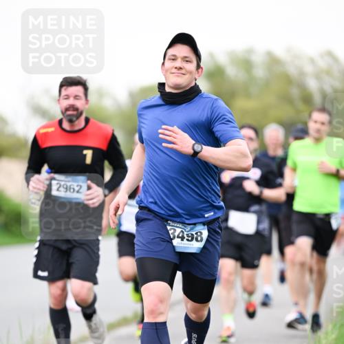 07.04.2024 - 43. Internationalen Wilhelmsburger Insellauf Dr. Thomas Lammeyer http://msf.ph/oto/6039368 07.04.2024 10:31:25 Laufen 2962, 3498 meine-sportfotos.de