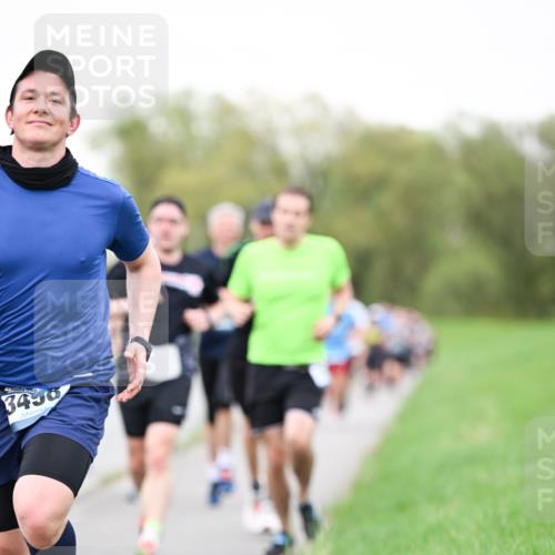 07.04.2024 - 43. Internationalen Wilhelmsburger Insellauf Dr. Thomas Lammeyer http://msf.ph/oto/6039370 07.04.2024 10:31:25 Laufen 3430 meine-sportfotos.de