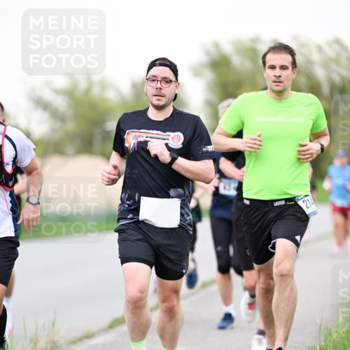 07.04.2024 - 43. Internationalen Wilhelmsburger Insellauf Dr. Thomas Lammeyer http://msf.ph/oto/6039375 07.04.2024 10:31:26 Laufen 214 meine-sportfotos.de