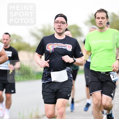 07.04.2024 - 43. Internationalen Wilhelmsburger Insellauf Dr. Thomas Lammeyer http://msf.ph/oto/6039379 07.04.2024 10:31:27 Laufen 214 meine-sportfotos.de
