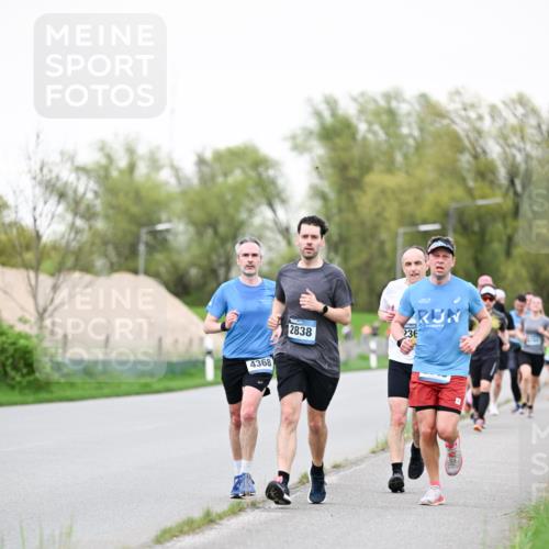 07.04.2024 - 43. Internationalen Wilhelmsburger Insellauf Dr. Thomas Lammeyer http://msf.ph/oto/6039392 07.04.2024 10:31:31 Laufen 4368, 2838, 236, 11 meine-sportfotos.de