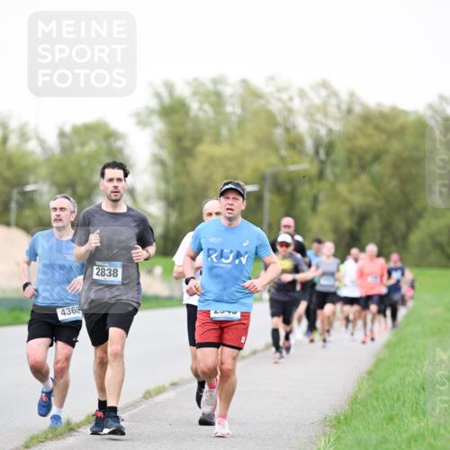 07.04.2024 - 43. Internationalen Wilhelmsburger Insellauf Dr. Thomas Lammeyer http://msf.ph/oto/6039393 07.04.2024 10:31:32 Laufen 4368, 2838 meine-sportfotos.de