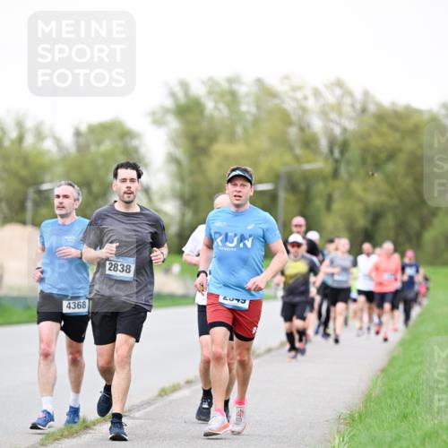 07.04.2024 - 43. Internationalen Wilhelmsburger Insellauf Dr. Thomas Lammeyer http://msf.ph/oto/6039394 07.04.2024 10:31:32 Laufen 4368, 2838 meine-sportfotos.de