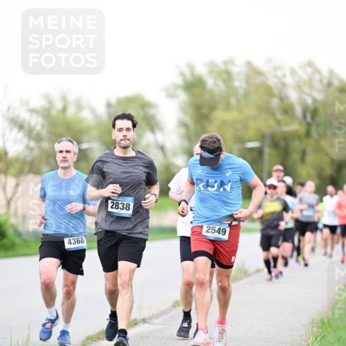 07.04.2024 - 43. Internationalen Wilhelmsburger Insellauf Dr. Thomas Lammeyer http://msf.ph/oto/6039399 07.04.2024 10:31:33 Laufen 4368, 2838, 2549 meine-sportfotos.de