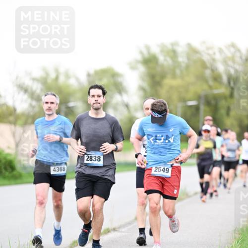 07.04.2024 - 43. Internationalen Wilhelmsburger Insellauf Dr. Thomas Lammeyer http://msf.ph/oto/6039400 07.04.2024 10:31:33 Laufen 2838, 4368, 2549 meine-sportfotos.de