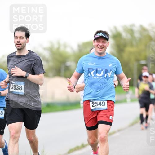07.04.2024 - 43. Internationalen Wilhelmsburger Insellauf Dr. Thomas Lammeyer http://msf.ph/oto/6039407 07.04.2024 10:31:35 Laufen 58, 2838, 2549 meine-sportfotos.de