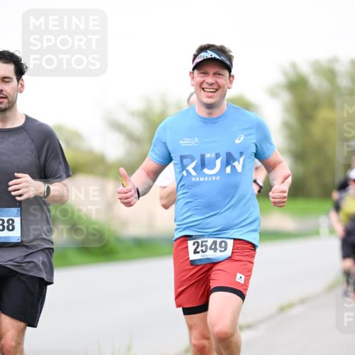 07.04.2024 - 43. Internationalen Wilhelmsburger Insellauf Dr. Thomas Lammeyer http://msf.ph/oto/6039411 07.04.2024 10:31:35 Laufen 38, 2549 meine-sportfotos.de