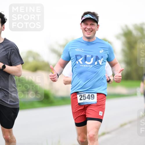 07.04.2024 - 43. Internationalen Wilhelmsburger Insellauf Dr. Thomas Lammeyer http://msf.ph/oto/6039412 07.04.2024 10:31:35 Laufen 2549 meine-sportfotos.de