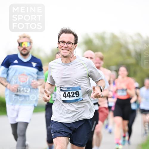 07.04.2024 - 43. Internationalen Wilhelmsburger Insellauf Dr. Thomas Lammeyer http://msf.ph/oto/6039490 07.04.2024 10:31:56 Laufen 3692, 4429 meine-sportfotos.de