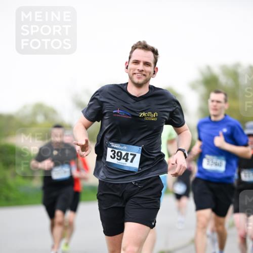 07.04.2024 - 43. Internationalen Wilhelmsburger Insellauf Dr. Thomas Lammeyer http://msf.ph/oto/6039539 07.04.2024 10:32:05 Laufen 2018, 43, 3947 meine-sportfotos.de