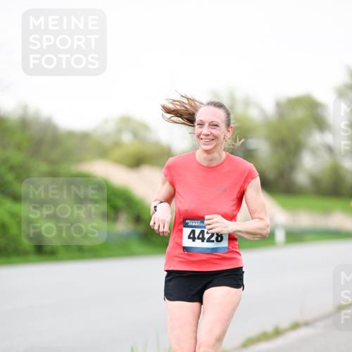 07.04.2024 - 43. Internationalen Wilhelmsburger Insellauf Dr. Thomas Lammeyer http://msf.ph/oto/6039632 07.04.2024 10:32:24 Laufen 4428 meine-sportfotos.de