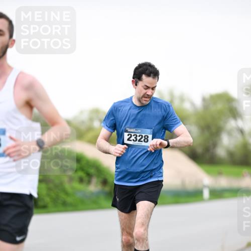 07.04.2024 - 43. Internationalen Wilhelmsburger Insellauf Dr. Thomas Lammeyer http://msf.ph/oto/6039768 07.04.2024 10:32:55 Laufen 2328 meine-sportfotos.de
