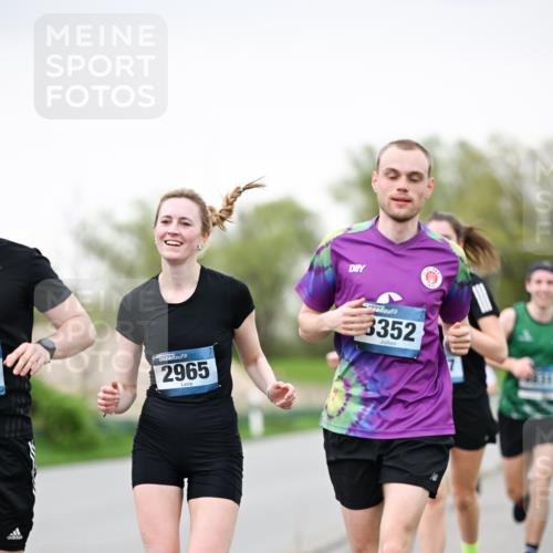 07.04.2024 - 43. Internationalen Wilhelmsburger Insellauf Dr. Thomas Lammeyer http://msf.ph/oto/6039973 07.04.2024 10:33:38 Laufen 2965, 3352 meine-sportfotos.de