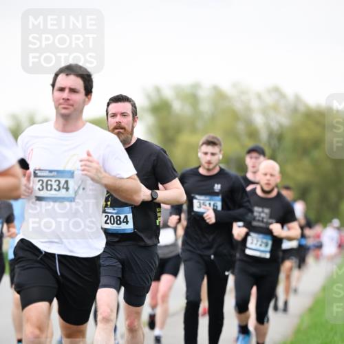 07.04.2024 - 43. Internationalen Wilhelmsburger Insellauf Dr. Thomas Lammeyer http://msf.ph/oto/6040099 07.04.2024 10:34:07 Laufen 3634, 2084, 3516, 3729 meine-sportfotos.de