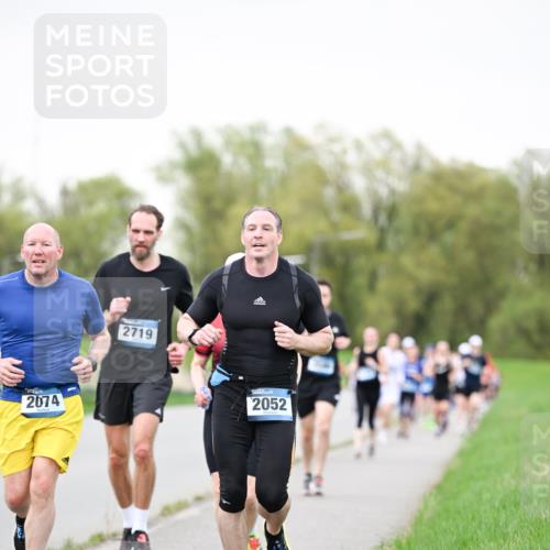 07.04.2024 - 43. Internationalen Wilhelmsburger Insellauf Dr. Thomas Lammeyer http://msf.ph/oto/6040146 07.04.2024 10:34:16 Laufen 2074, 2719, 2052 meine-sportfotos.de
