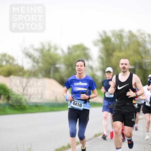 07.04.2024 - 43. Internationalen Wilhelmsburger Insellauf Dr. Thomas Lammeyer http://msf.ph/oto/6040210 07.04.2024 10:34:32 Laufen 4410 meine-sportfotos.de